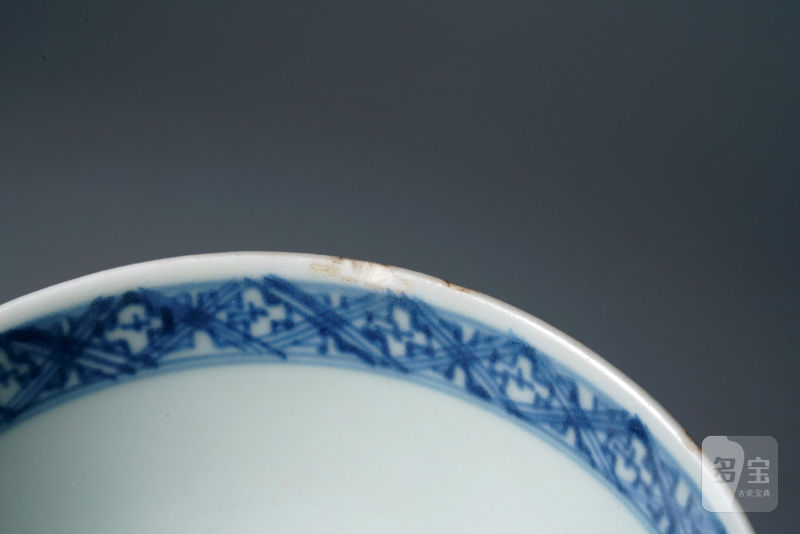 明嘉靖 外白釉内青花花卉纹碗 - 图8